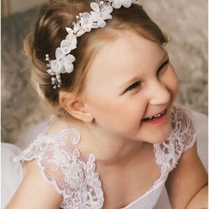 NWT White Flower Girl Hair Accessory